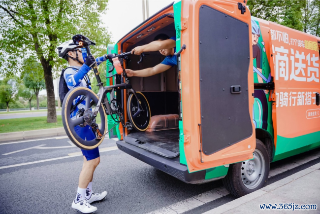 图为：骑行怜爱者使用滴滴送货输送自行车
